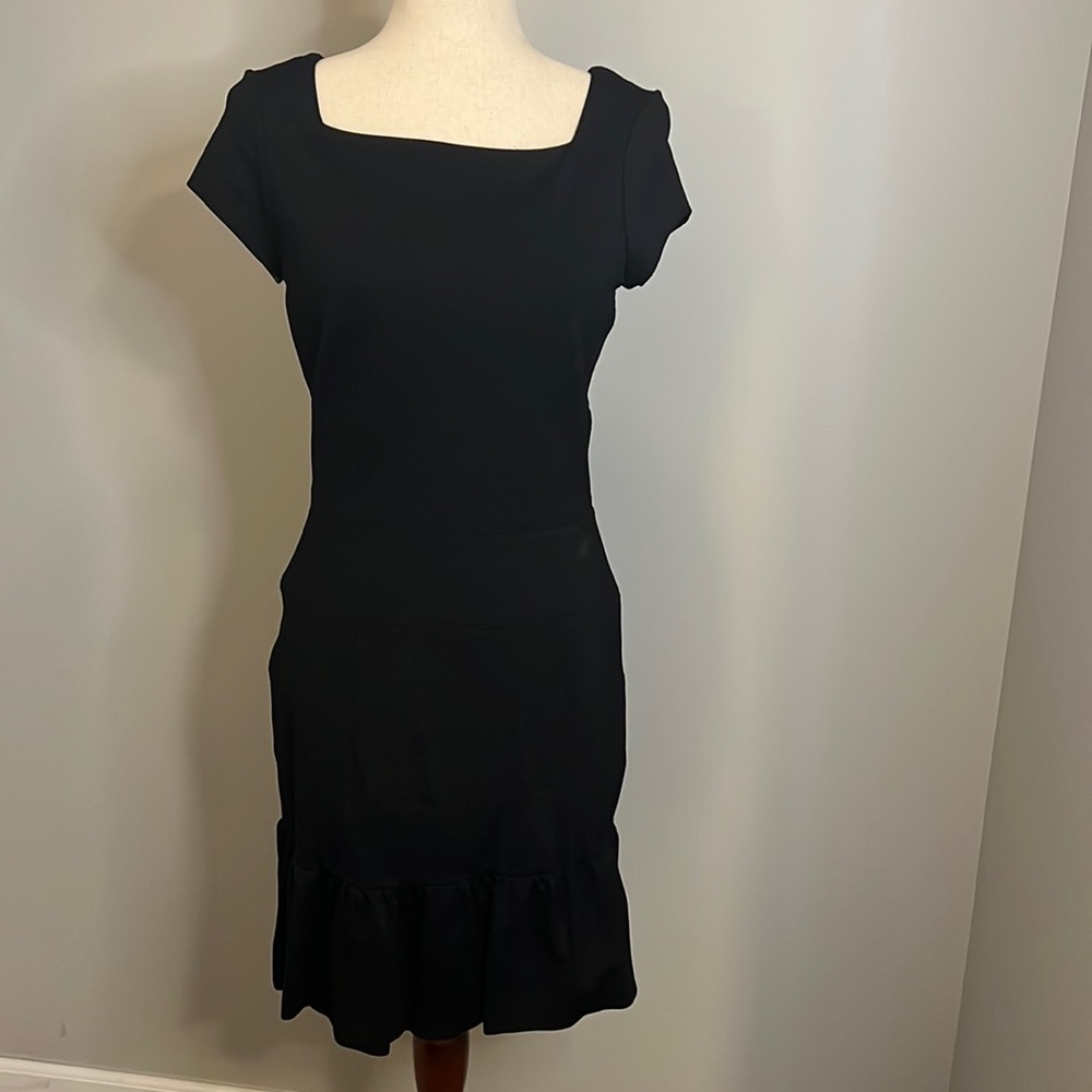 White House Black Market fitted dress with ruffle / Size 4
